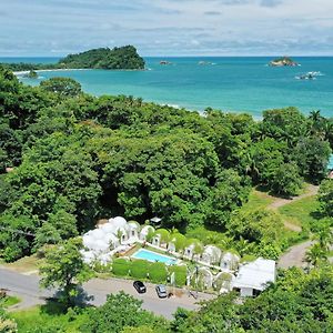 Igloo Beach Lodge
